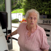 frieda_am_tanken.jpg