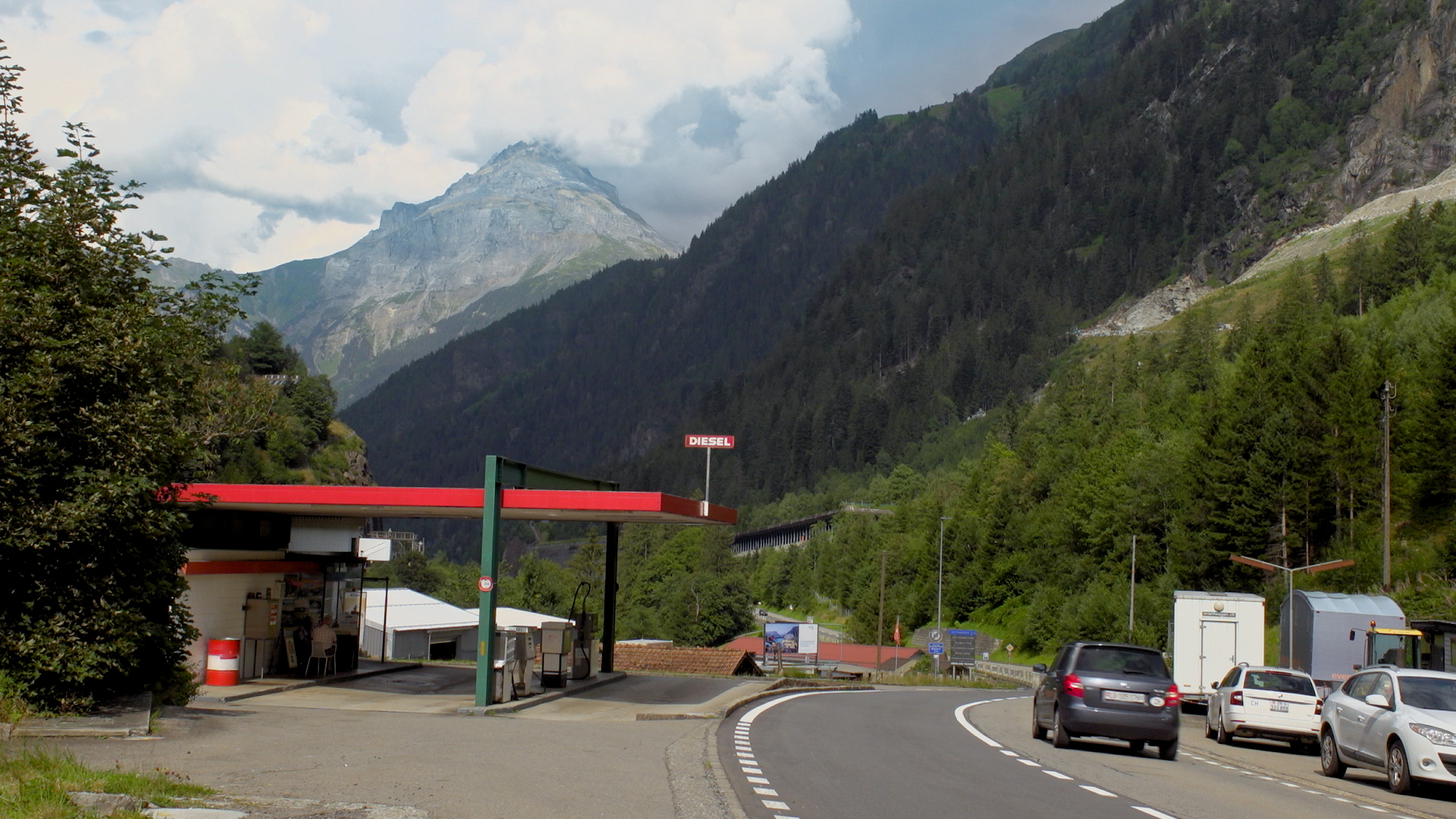 Friedas Tankstelle vor den Windgällen